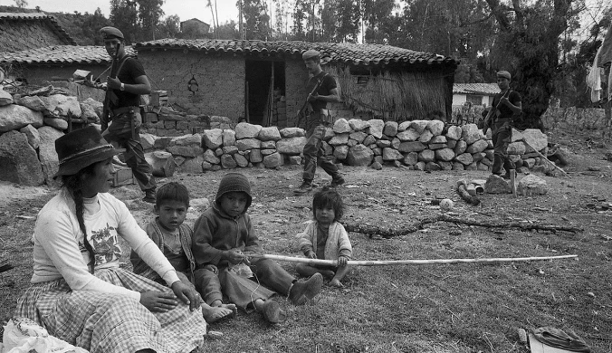 Lektura na piątkę: "Czwarty miecz. Historia Abimaela Guzmana i Świetlistego szlaku"