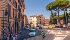 Archeolożki przypadkowo natknęły się na starożytną płytę pozostawioną przy śmietniku w Rzymie