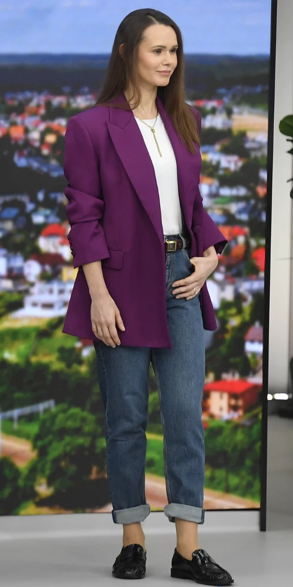 Stylizacja do biura w styl półformalnym - z elegancką marynarką, wygodnymi spodniami i butami