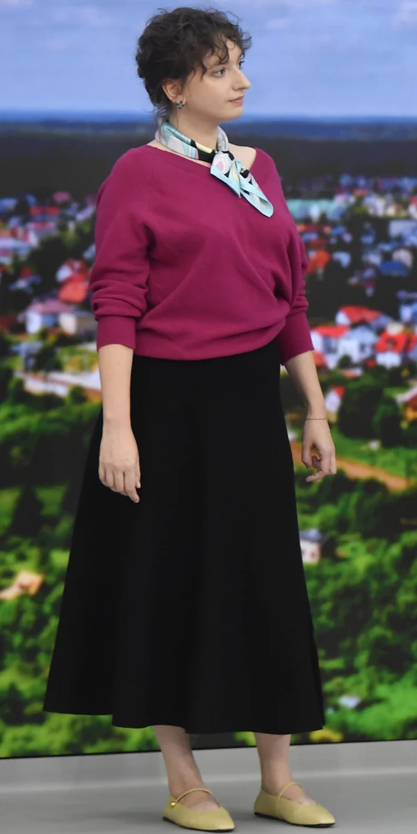 Formalnie, ale bez marynarki. Ta propozycja także świetnie sprawdzi się w biurze.