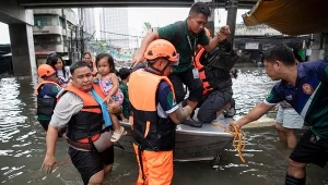 Ewakuacja mieszkańców Manili po przejściu tajfunu Wipha, 21 lipca 2025 r.