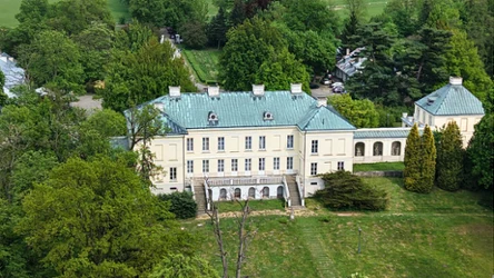 Pałac Walewskich w Walewicach skrywa niesamowitą historię 