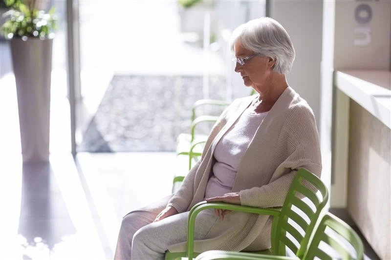 Osteopenia diagnozowana jest najczęściej dopiero na skutek urazów i złamań Osteopenia diagnozowana jest najczęściej dopiero na skutek urazów i złamań