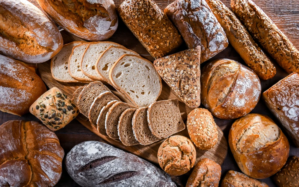 W prawdziwym razowym żytnim na zakwasie nie powinno być żadnych "polepszaczy"