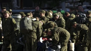 Rosjanie objęci mobilizacją przed wyjazdem na front (Zdj. ilustracyjne)
