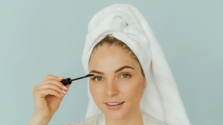 Co nałożyć na rzęsy, aby były grube i ciemne?