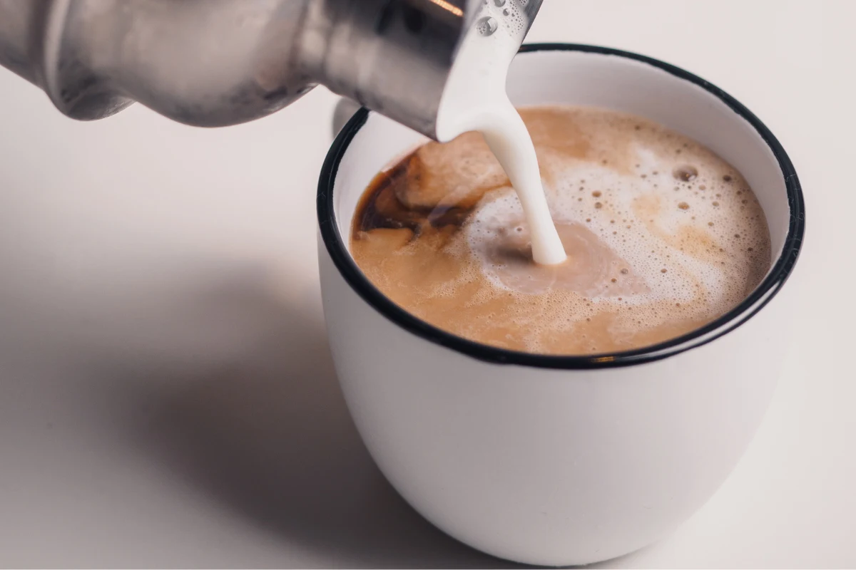 Dodatek do kawy lepszy od mleka. Tak działa popularna w Azji i u osób na diecie kawa z mleczkiem kokosowym