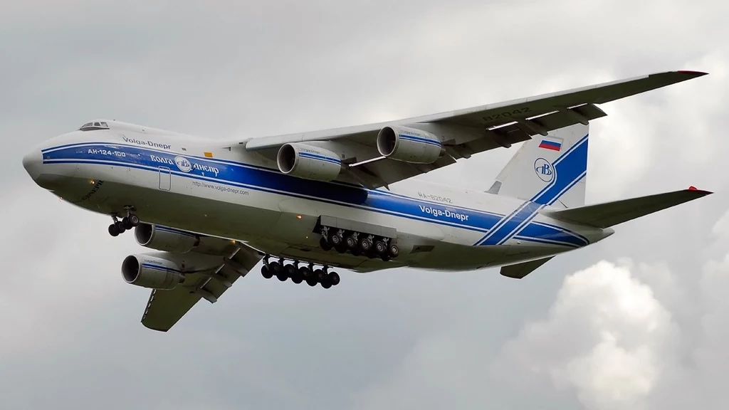 Popłoch w Moskwie. Antonow An-124 przeleciał tuż nad budynkami