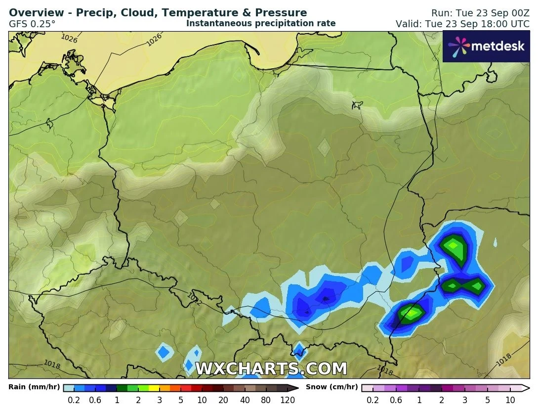 Najwięcej chmur i deszczu może występować na południowym wschodzie Polski Prognoza opadów nad południową Polską, niebieskie i zielone obszary wskazują na intensywność deszczu, mapa zawiera podział administracyjny kraju oraz skalę opadów.