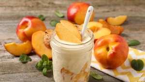 Nocna owsianka zyskała popularność zarówno wśród osób dbających o dietę, jak i w środowisku dietetyków