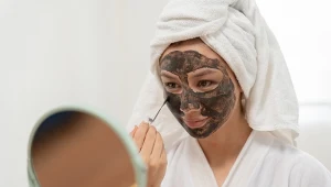 Poprawia krążenie, wygładza skórę i usuwa cienie pod oczami. Zrobisz w 5 minut 