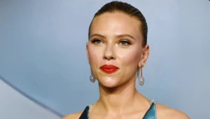 Scarlett Johansson wybrała kontrowersyjny trend z lat 2000. W Nowym Jorku nikt nie mógł przejść obok niej obojętnie