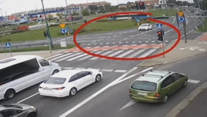 Pod prąd na rondzie w Legnicy. Policjanci okazali się łaskawi dla kierującej