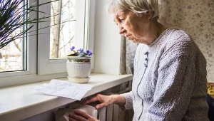 Zasłony a ciepło w mieszkaniu. Jak dobrać je, by rachunki były niższe?
