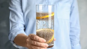 Siemię lniane w połączeniu z imbirem i cytryną może pomóc zadbać o płaski brzuch i lepsze samopoczucie