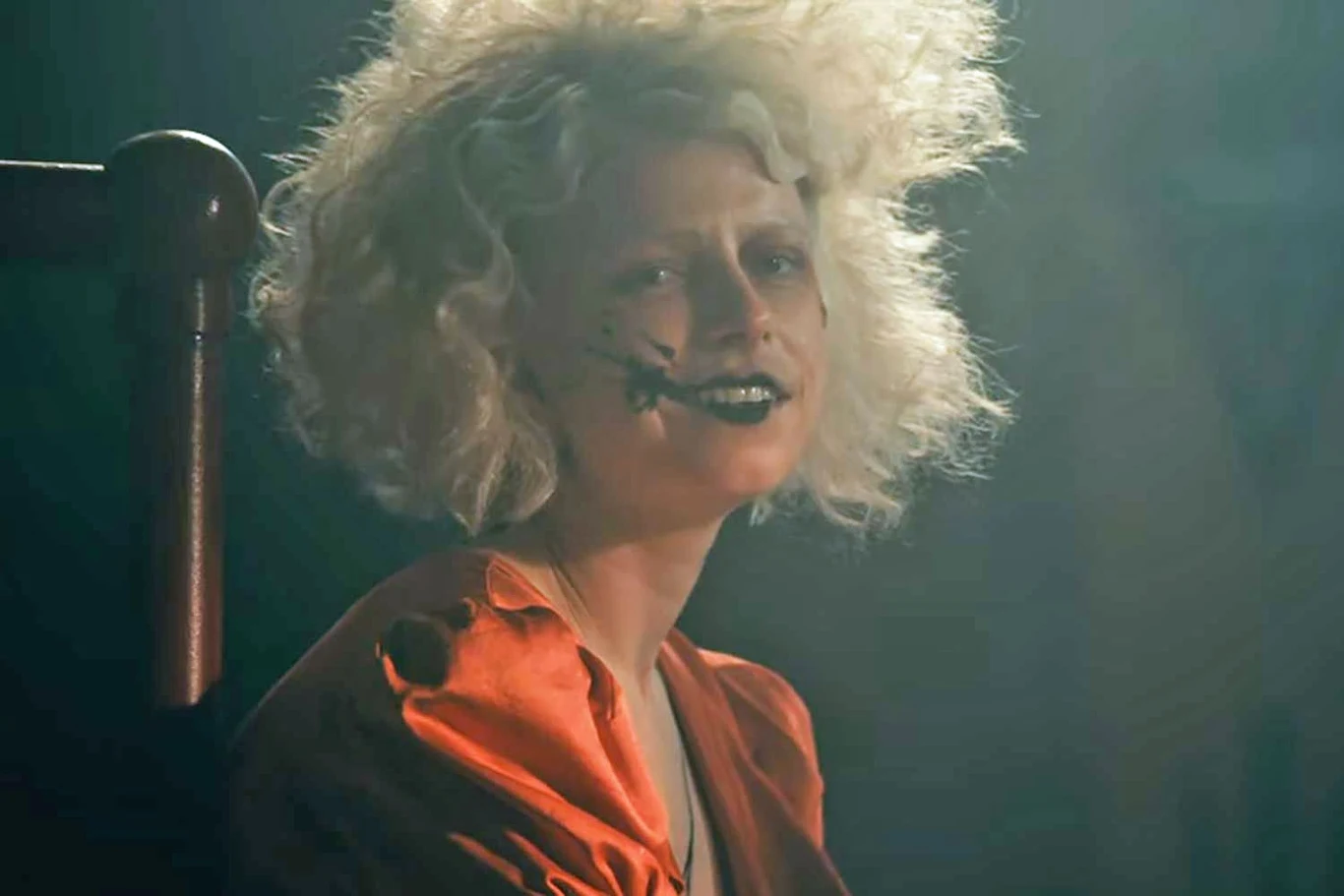 Jessie Buckley w scenie z filmu "Panna młoda!" Jessie Buckley w scenie z filmu "Panna młoda!"