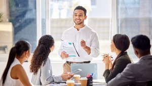 Istotnym elementem onboardingu pracownika jest przedstawienie kultury organizacyjnej firmy. 