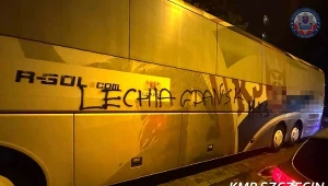 Akt wandalizmu przed meczem. Doszło do pościgu. Straty liczone w tysiącach