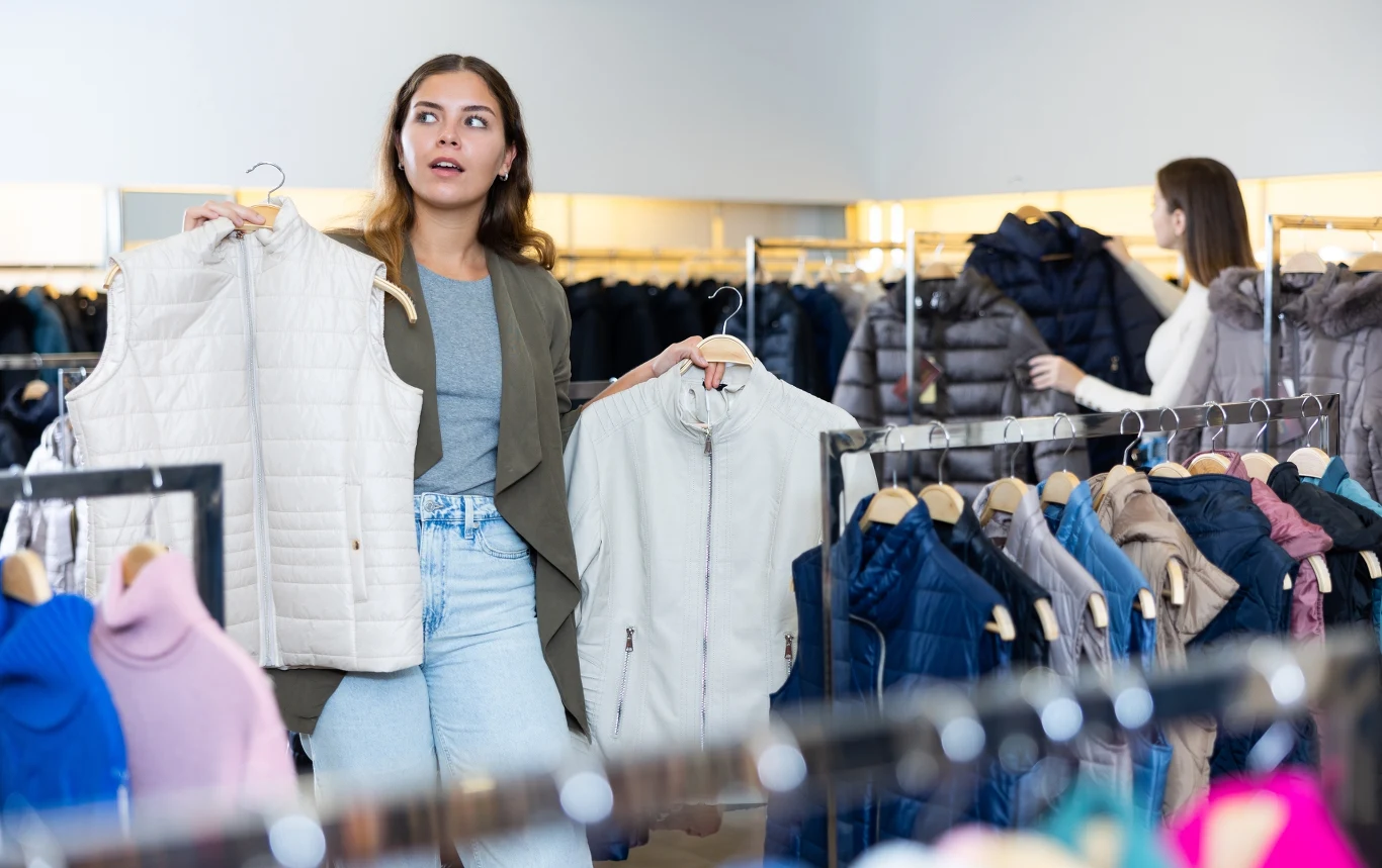 Hit jesieni króluje w stylizacjach. Bije na głowę płaszcze i ramoneski