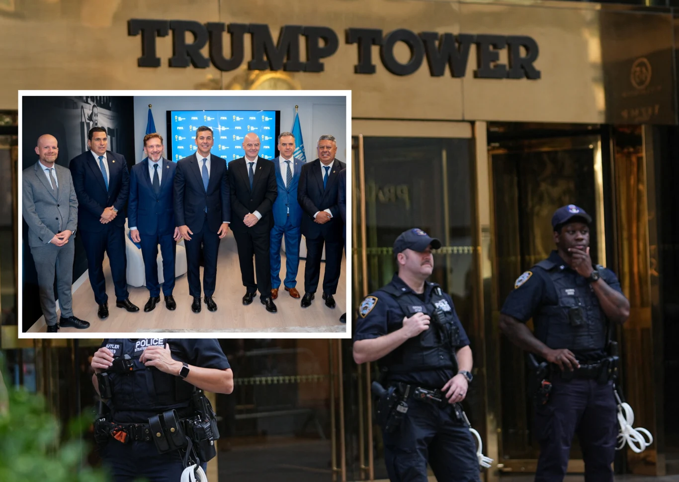 Spotkanie w Trump Tower (screen: X/Alejandro Dominguez) Grupa siedmiu elegancko ubranych mężczyzn pozujących do oficjalnego zdjęcia na tle logo, w tle wejście do Trump Tower strzeżone przez dwóch funkcjonariuszy nowojorskiej policji.