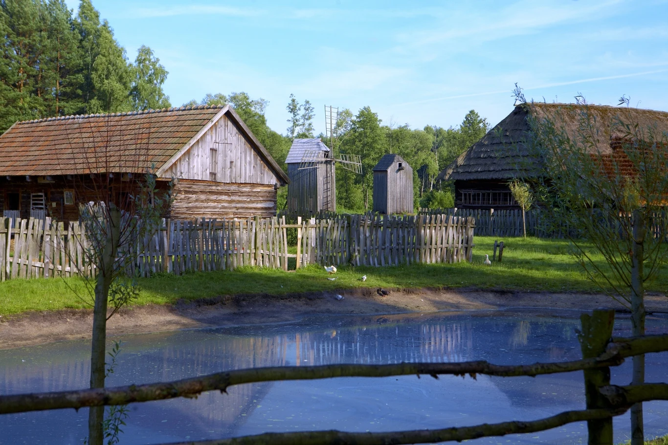 Ten skansen to jedna z największych atrakcji Podkarpacia. To właśnie tutaj kręcono popularny serial Netflixa.