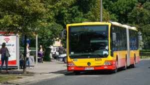 Warszawa. Atak w miejskim autobusie. Agresor usłyszał zarzuty