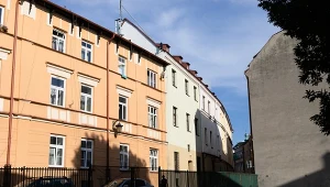 Nie tylko budowa, ale utrzymanie. Miasta wydają miliardy na mieszkania