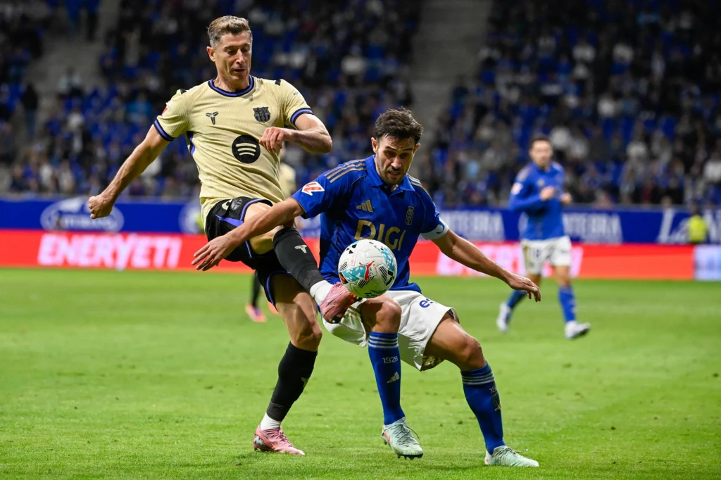 Robert Lewandowski w spotkaniu z Realem Oviedo strzelił trzeciego gola dla Barcelony w tym sezonie Robert Lewandowski w spotkaniu z Realem Oviedo strzelił trzeciego gola dla Barcelony w tym sezonie