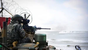 Statek Kim Dzong Una przekroczył granicę. Żołnierze musieli oddać strzały