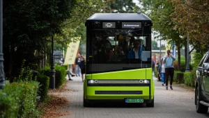 Autobus bez kierowcy będzie jeździł po cmentarzu. Dzieło Polaków