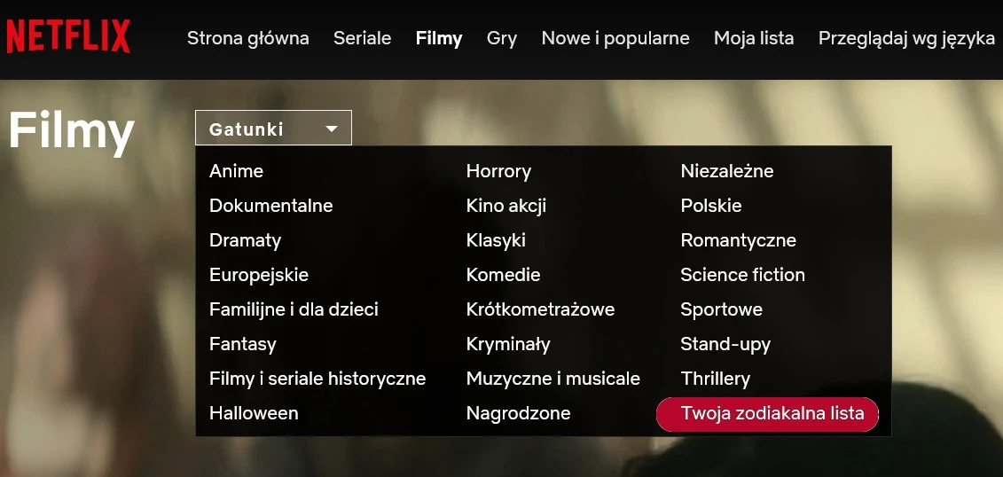 Zodiakalna lista Netfliksa Menu gatunków filmów na platformie Netflix z podziałem na różne kategorie, takie jak Anime, Horrory, Komedie, Romantyczne, Science fiction i inne, na czarnym tle z wyróżnionym przyciskiem 'Twoja zodiakalna lista'.