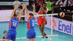 Szaleństwo Leona w półfinale MŚ. Grbić nie dowierzał, marzenia prysły