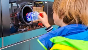 Za puszkę i butelkę dostaniemy po 50 gr. Ale automat przyjmie tylko takie