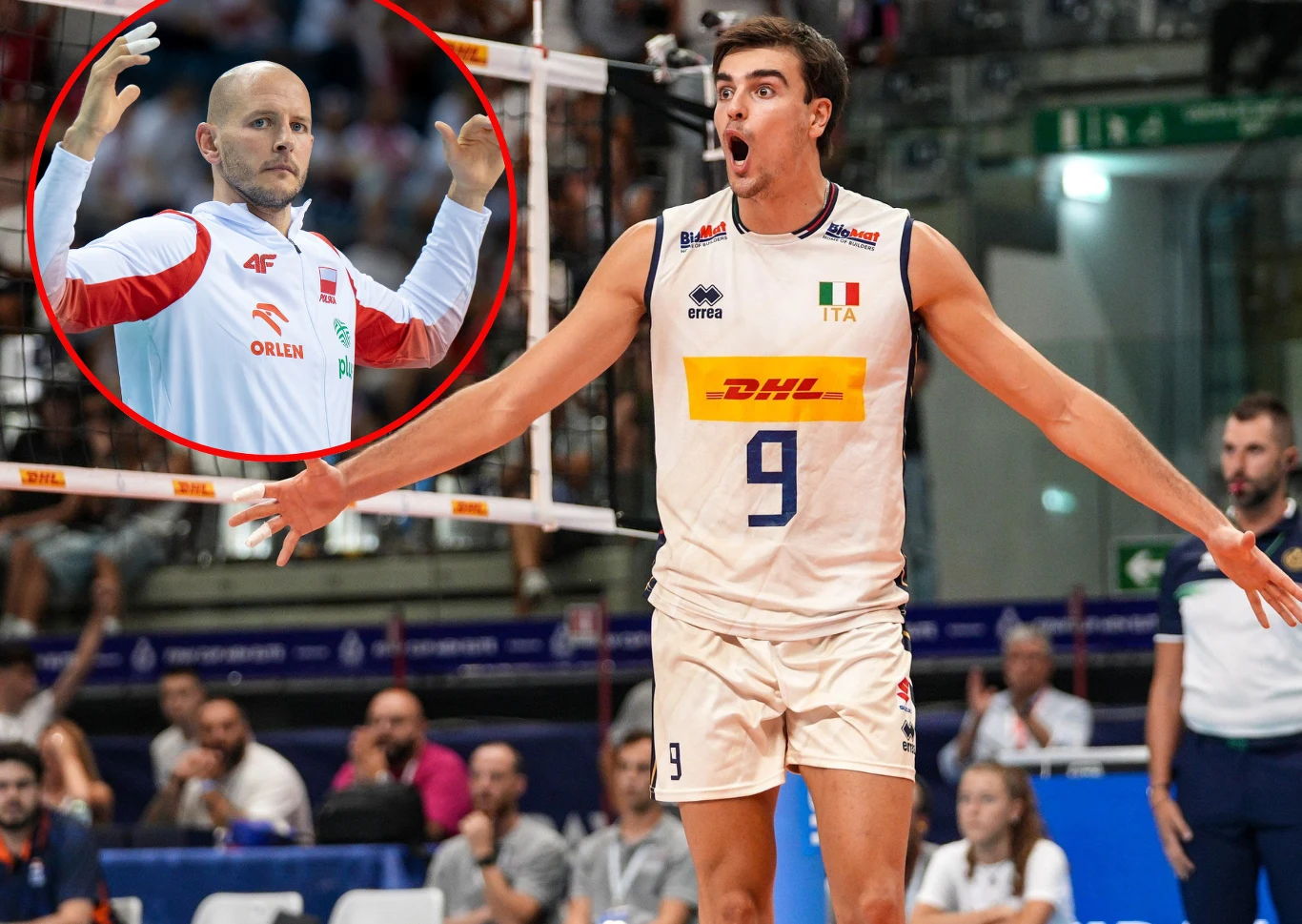 Bartosz Kurek i Francesco Sani Siatkarz w białym stroju reprezentacji Włoch z szeroko rozłożonymi rękami i wyrazem zaskoczenia na twarzy na tle hali sportowej, w lewym górnym rogu zdjęcie polskiego trenera w czerwonym stroju, unoszącego ręce w geście niezrozumienia.