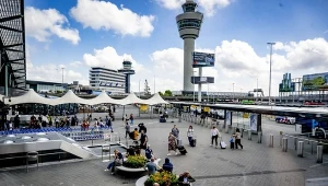 Dron sparaliżował ruch na jednym pasie lotniska Schiphol w Amsterdamie. Przerwa trwała 45 minut