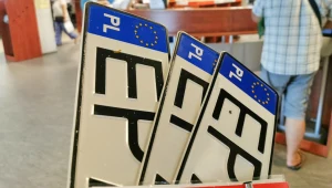 Siedmiu wrocławskich urzędników zatrzymanych. Brali łapówki za rejestrowanie pojazdów z pominięciem przepisów.