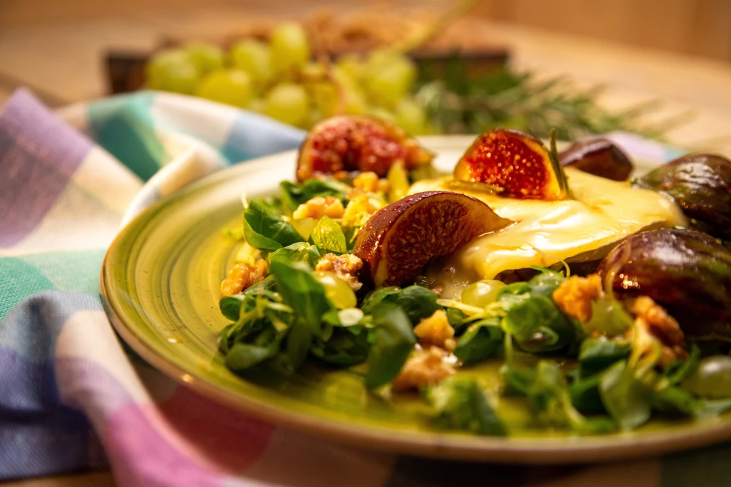 Camembert z miodem - przepis Ewy Wachowicz