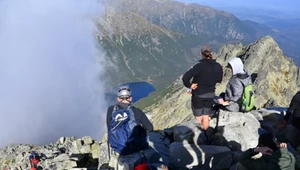 Sandały, papierosy i psy na Rysach. Przewodniczka nie kryje oburzenia