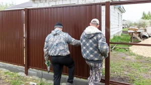 Stawiasz nowe ogrodzenie? Sąsiad może żądać rozbiórki albo dopłaty