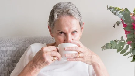 Herbata zielona z tym dodatkiem jest dobra na odporność i w czasie odchudzania. Włącz ją do swojej codziennej diety