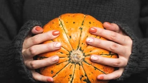 Pumpkin spice nails to gorący trend w manicure, który pokochasz tej jesieni