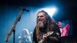 Max Cavalera stoi na czele grupy Soulfly, po lewej w tle Igor Amadeus Cavalera