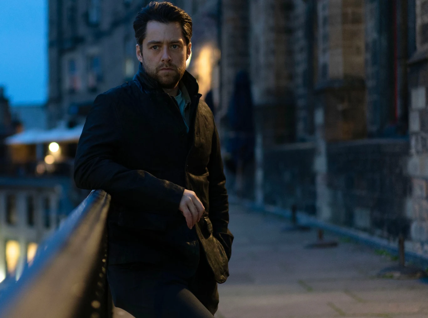 Richard Rankin w serialu "Rebus"