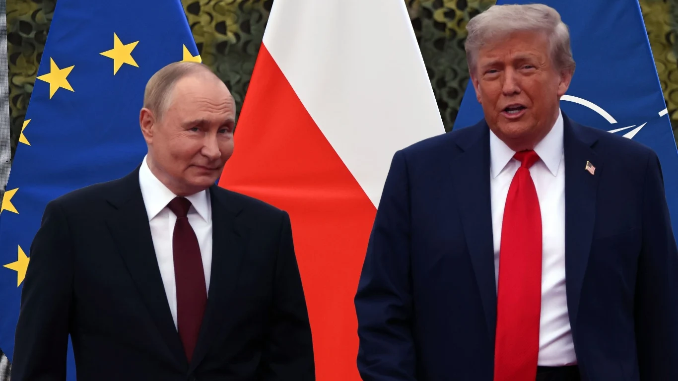 Contributor/Getty Images /Alex Kuhn / ArtService Dwóch mężczyzn w garniturach stoi na tle flag Unii Europejskiej, Polski i NATO, mają oficjalne i poważne wyrazy twarzy, scena ma charakter formalny.