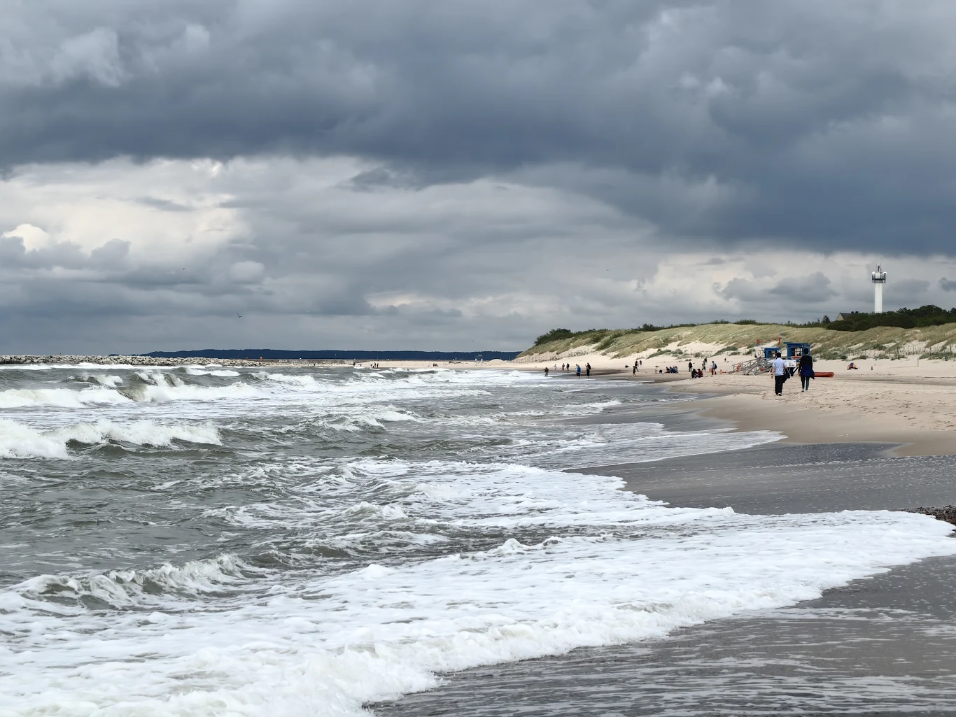 Ustka jesienią oferuje spokojne plaże i powietrze nasycone jodem