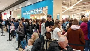 Znana sieć sklepów zatrudnia w Polsce. Takie zarobki proponuje pracownikom