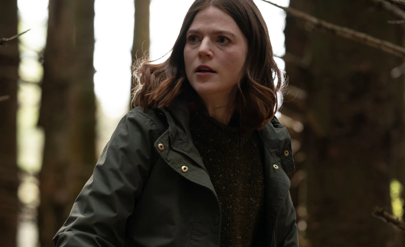 Rose Leslie w serialu "Vigil" Rose Leslie w serialu "Vigil"