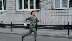 Artur Paczesny w scenie z "Ministrantów"