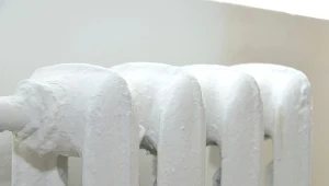 Robisz tak ze starym kaloryferem? Szykuj się na bardzo wysokie rachunki 
