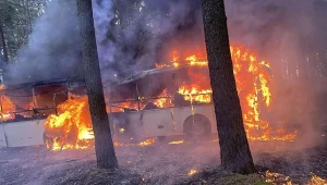 Pożar autobusu szkolnego w pobliżu Nowego Tomyśla. Jechało nim 44 uczniów